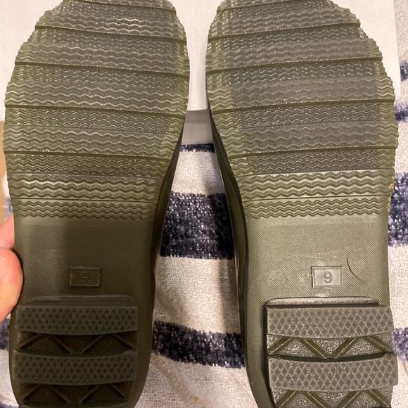 NWOT Women’s Nordstrom Rack Sz 9 Chelsea style rain boot - Picture 2 of 7